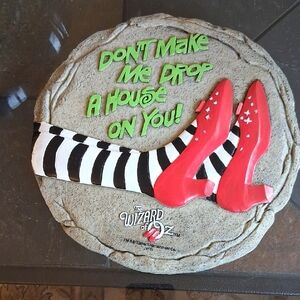 THE WIZARD OF OZ "DON'T MAKE ME DROP A HOUSE ON YOU!" DECOR